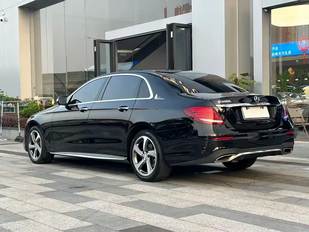 Mercedes-Benz E-Class 2017 — фото 25