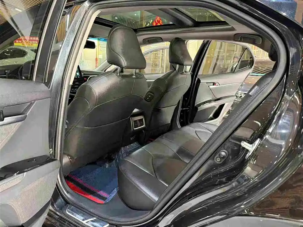Toyota Camry 2022 — фото 4