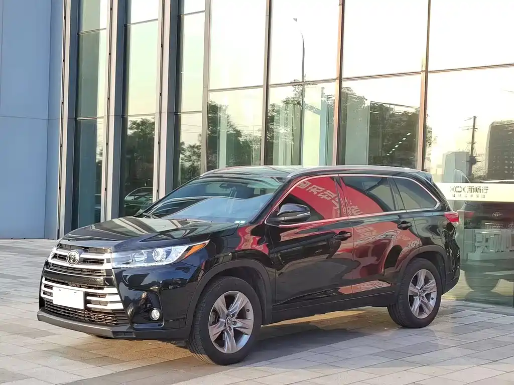 Toyota Highlander 2021 — фото 1