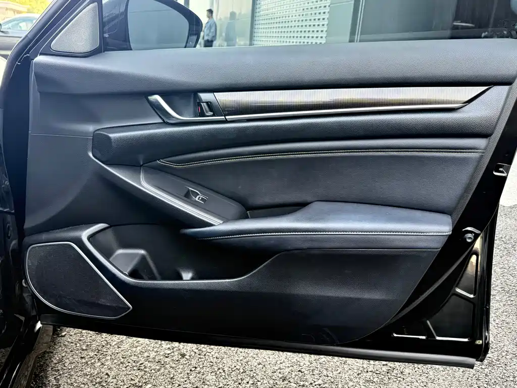 Honda Accord 2022 — фото 11