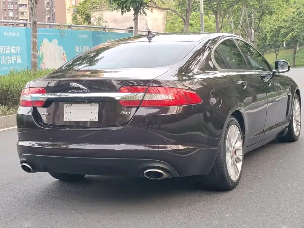 Jaguar XF 2015 — фото 12