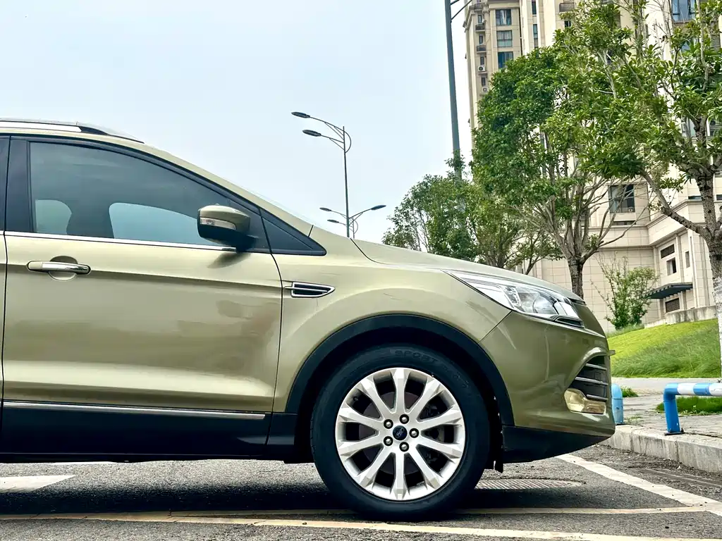 Ford Kuga 2014 — фото 13