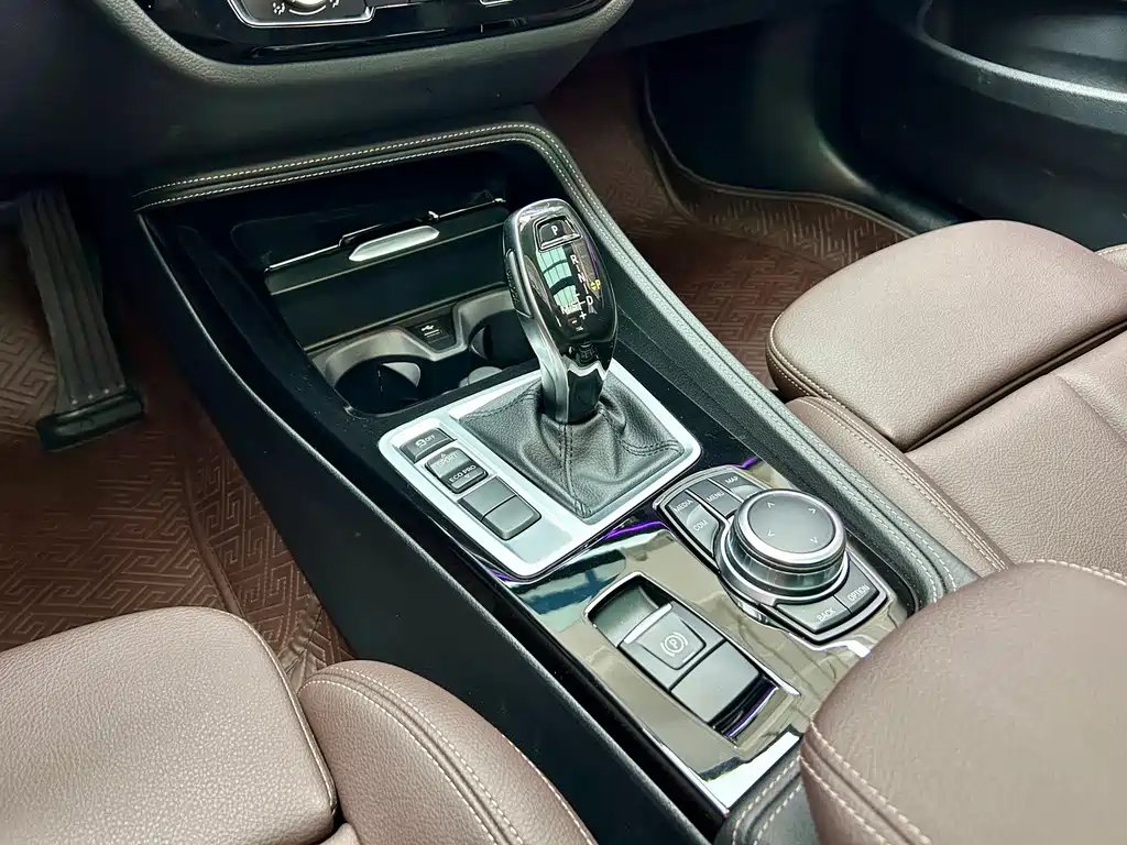 BMW 1 Series 2023 — фото 16