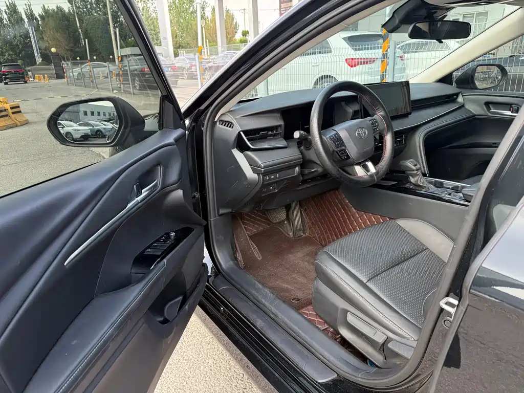Toyota Camry 2025 — фото 9