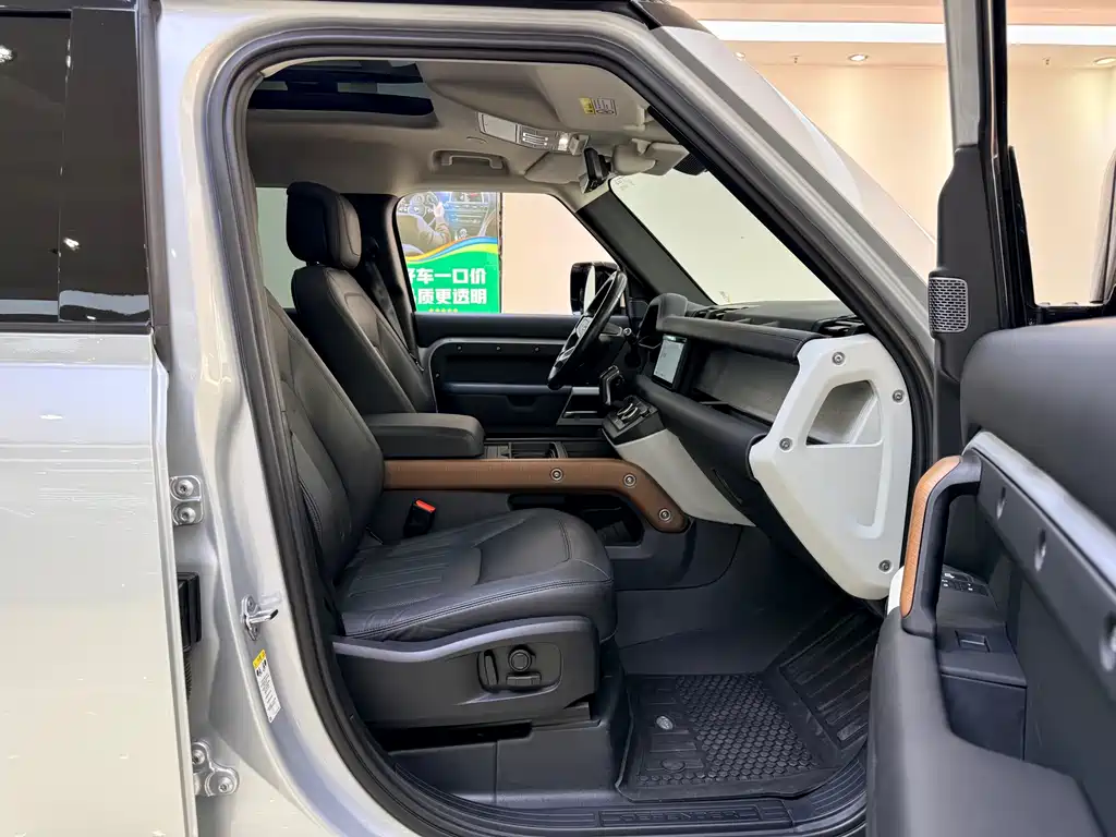 Land Rover Defender 2021 — фото 10