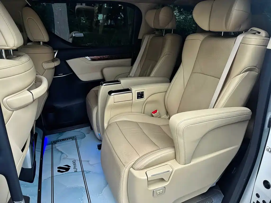 Toyota Vellfire 2023 — фото 24