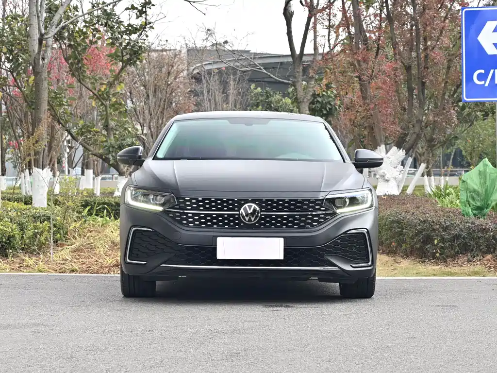 Volkswagen Passat 2024