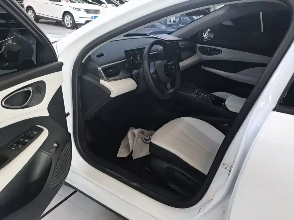 BYD Seal 05 DM-i 2025 — фото 16