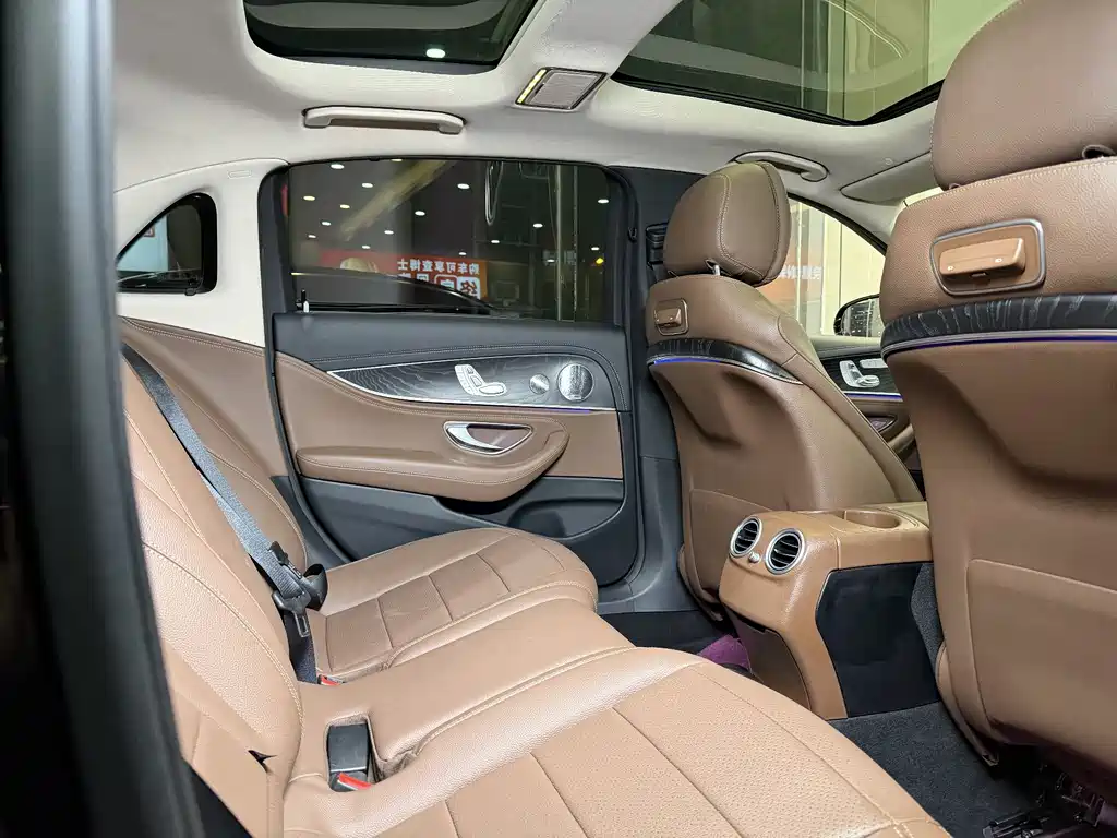 Mercedes-Benz E-Class 2019 — фото 11