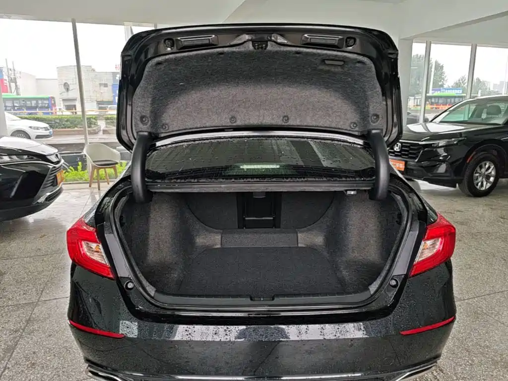 Honda Accord 2019 — фото 19