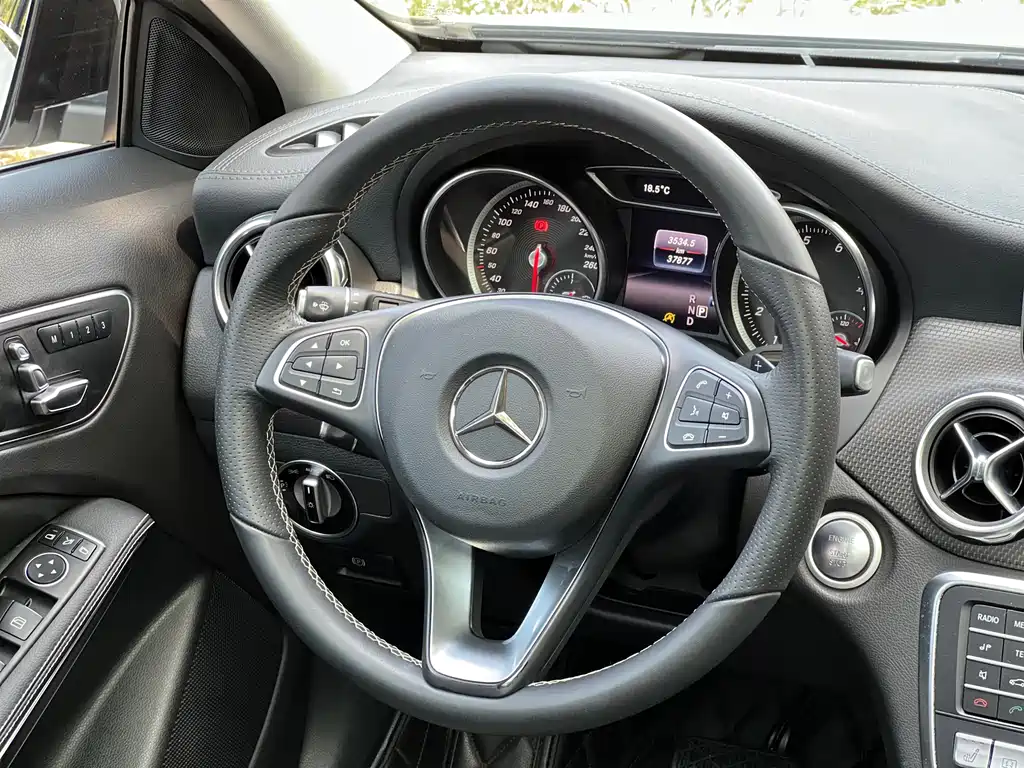 Mercedes-Benz GLA 2018 — фото 12