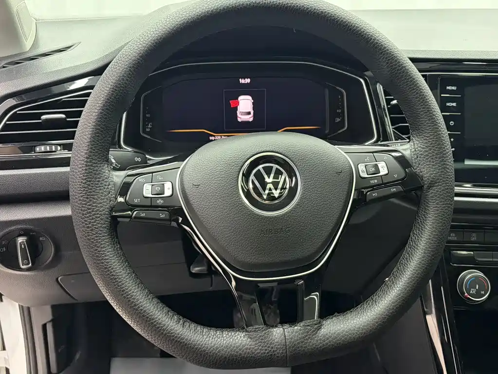 Volkswagen T-Roc 2022 — фото 10