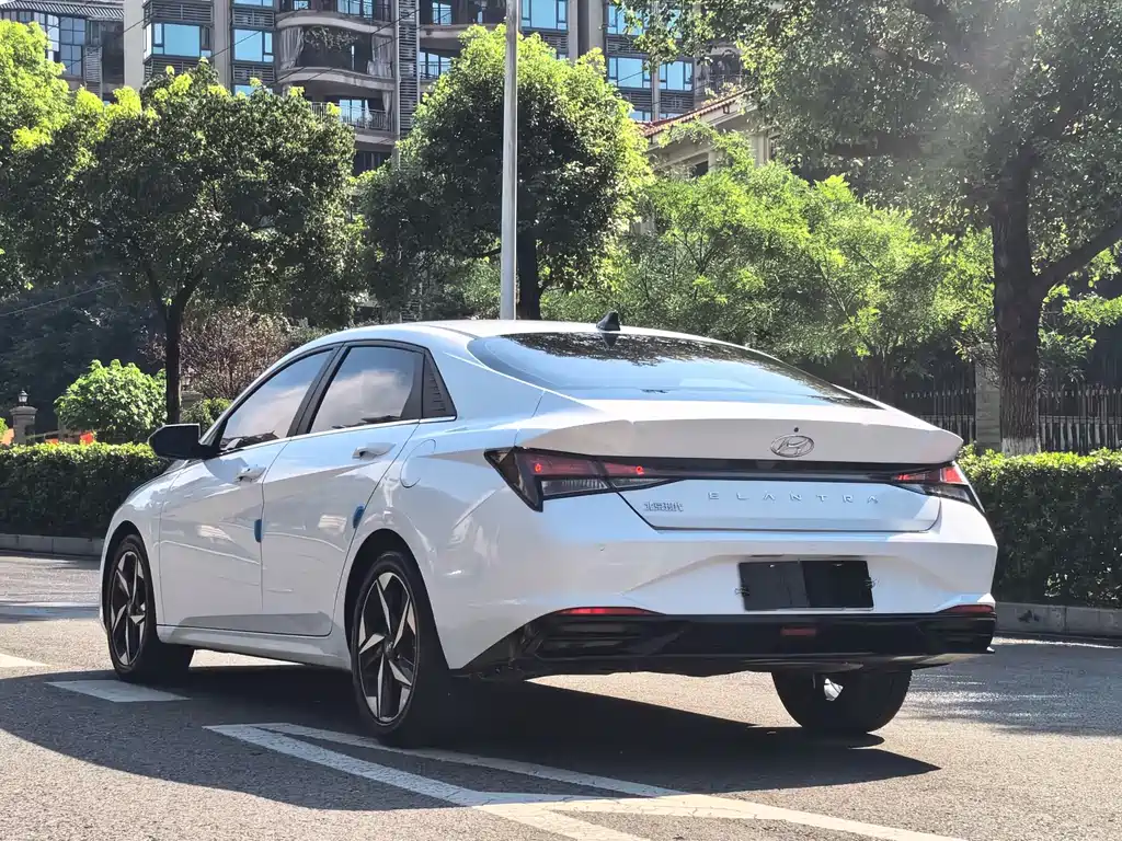Hyundai Elantra 2023 — фото 15