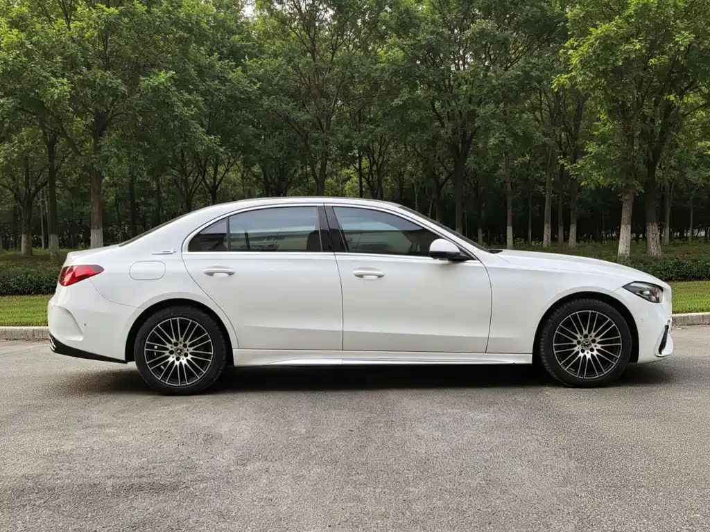 Mercedes-Benz C-Class 2024