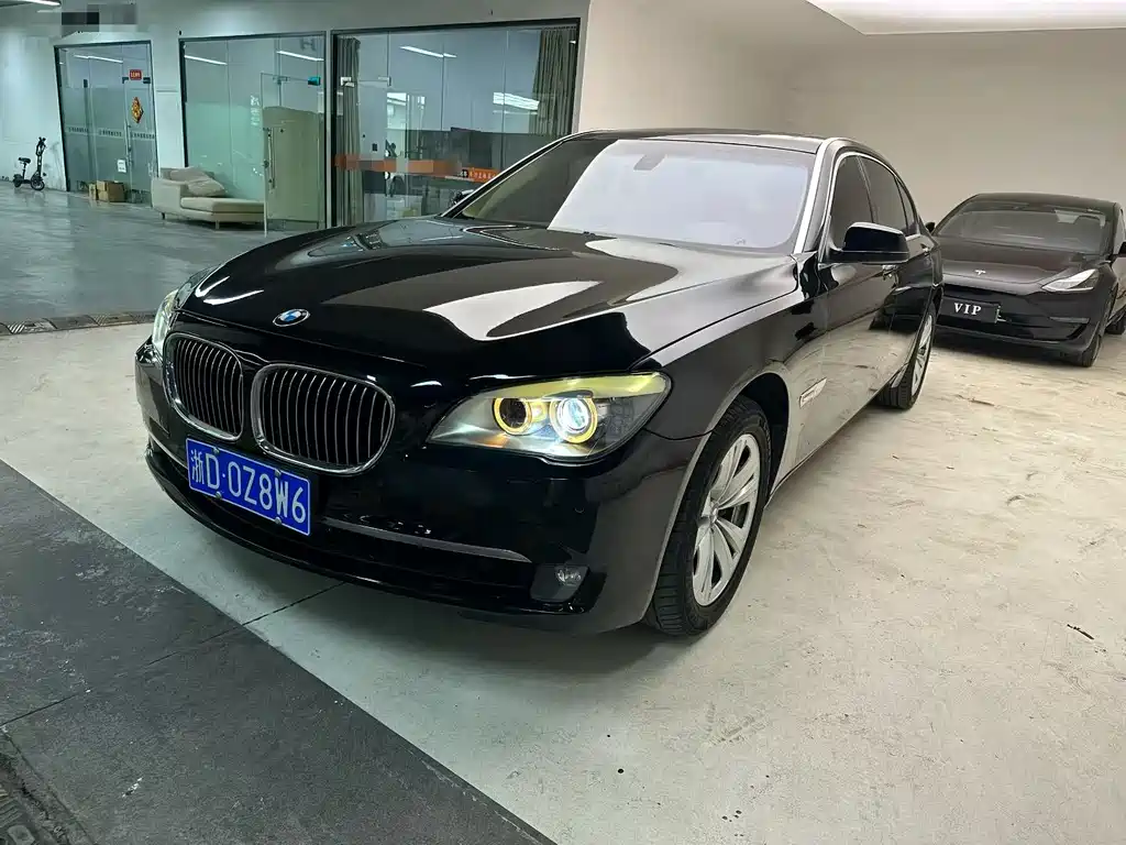 BMW 7 Series 2010 — фото 1