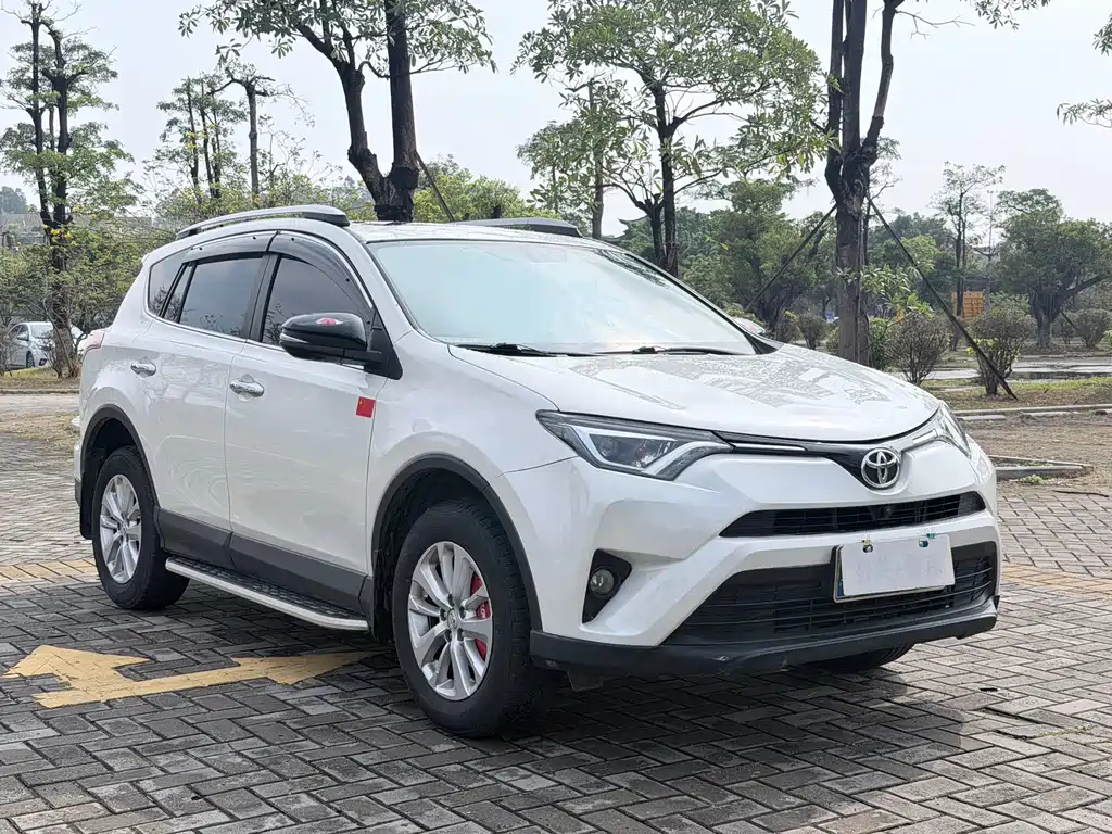 Toyota RAV4 2019 — фото 3