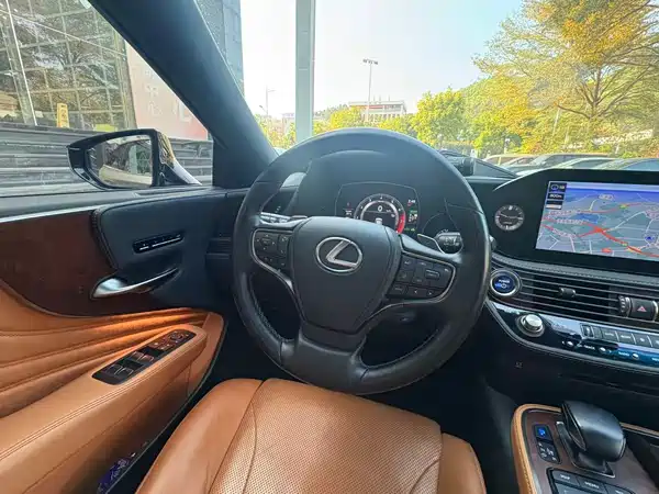 Lexus LS 2020