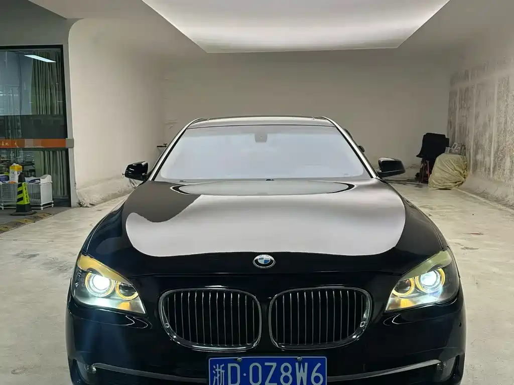 BMW 7 Series 2010 — фото 2