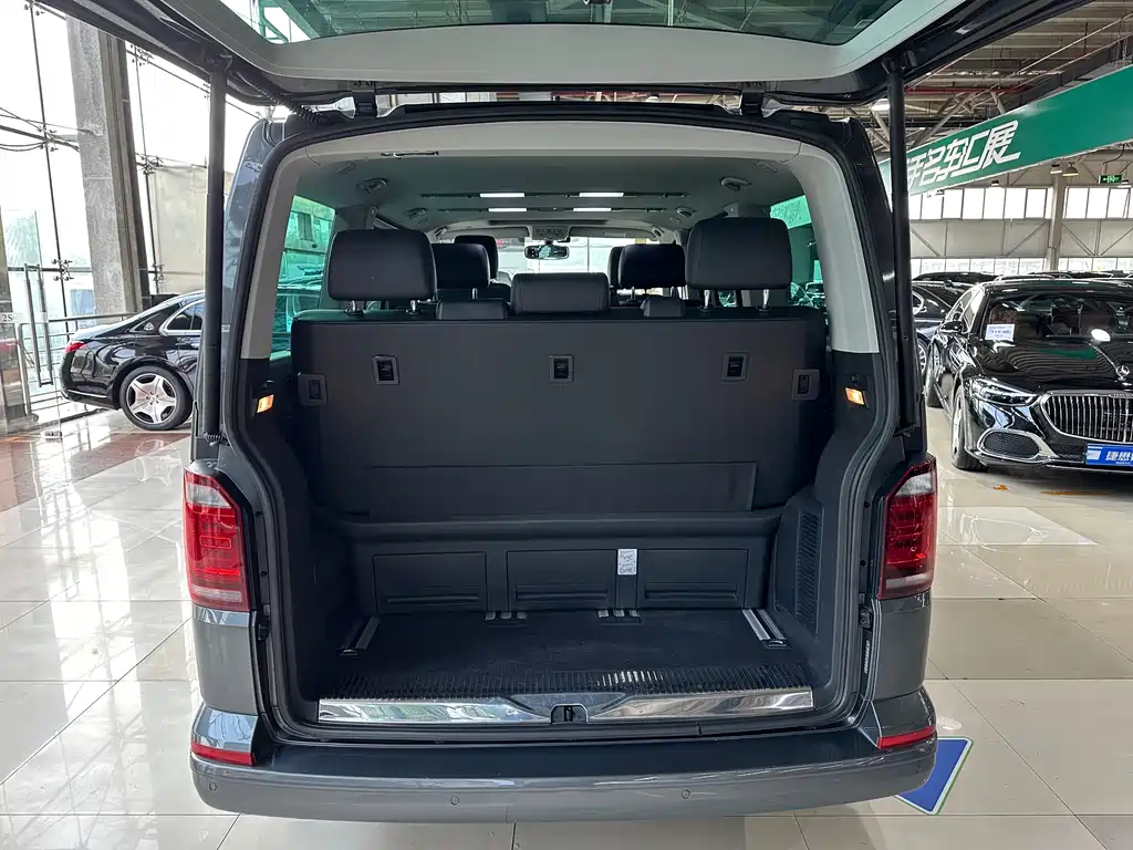 Volkswagen Multivan 2018 — фото 17