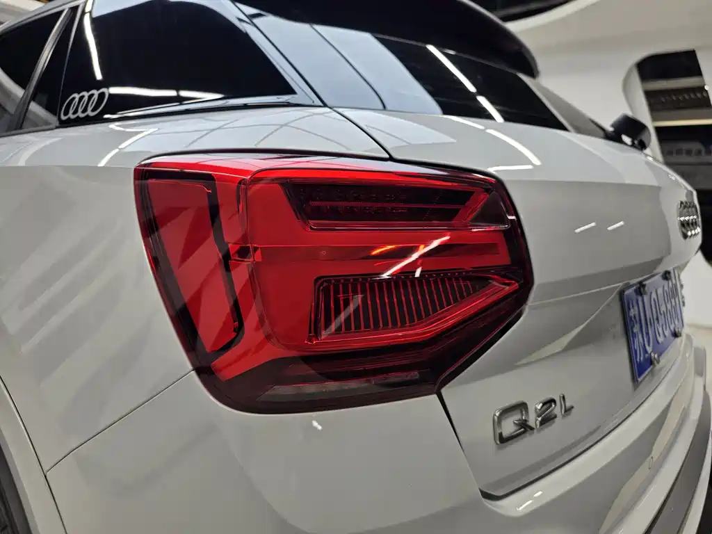 Audi Q2L 2022 — фото 9