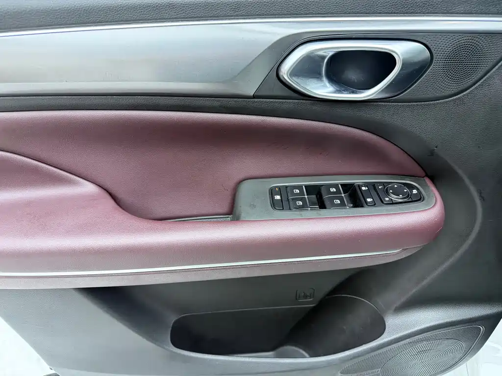GAC Motor Trumpchi M6 2022 — фото 8