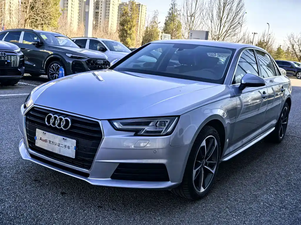Audi A4L 2017 — фото 1