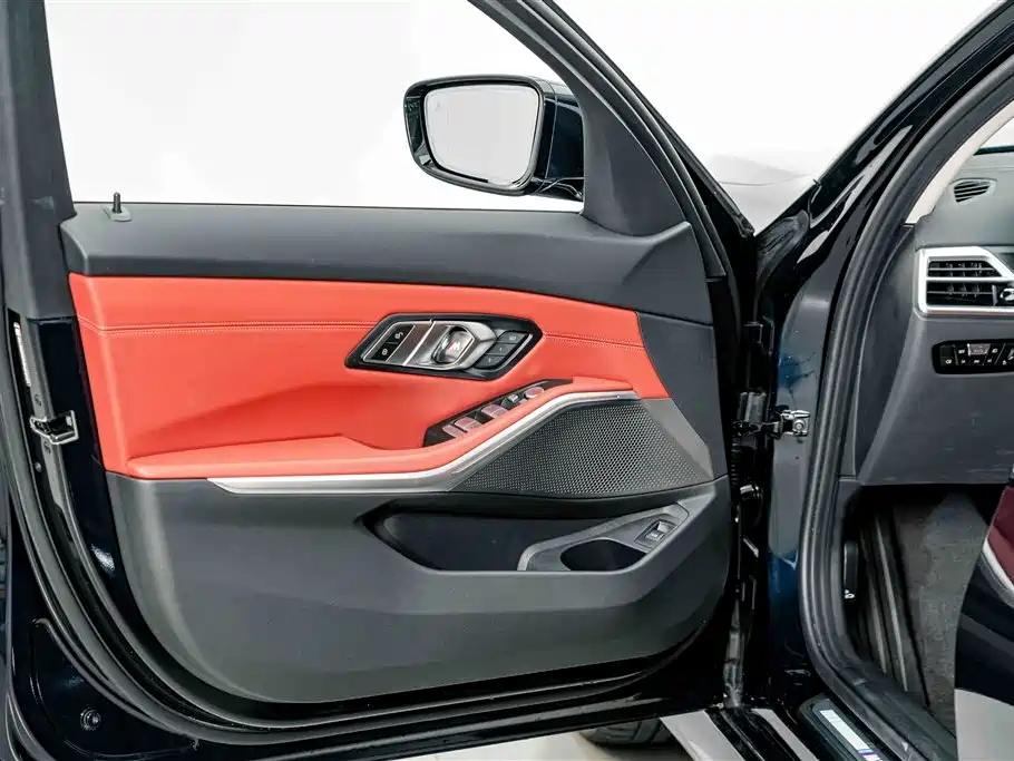 BMW 3 Series 2025 — фото 15