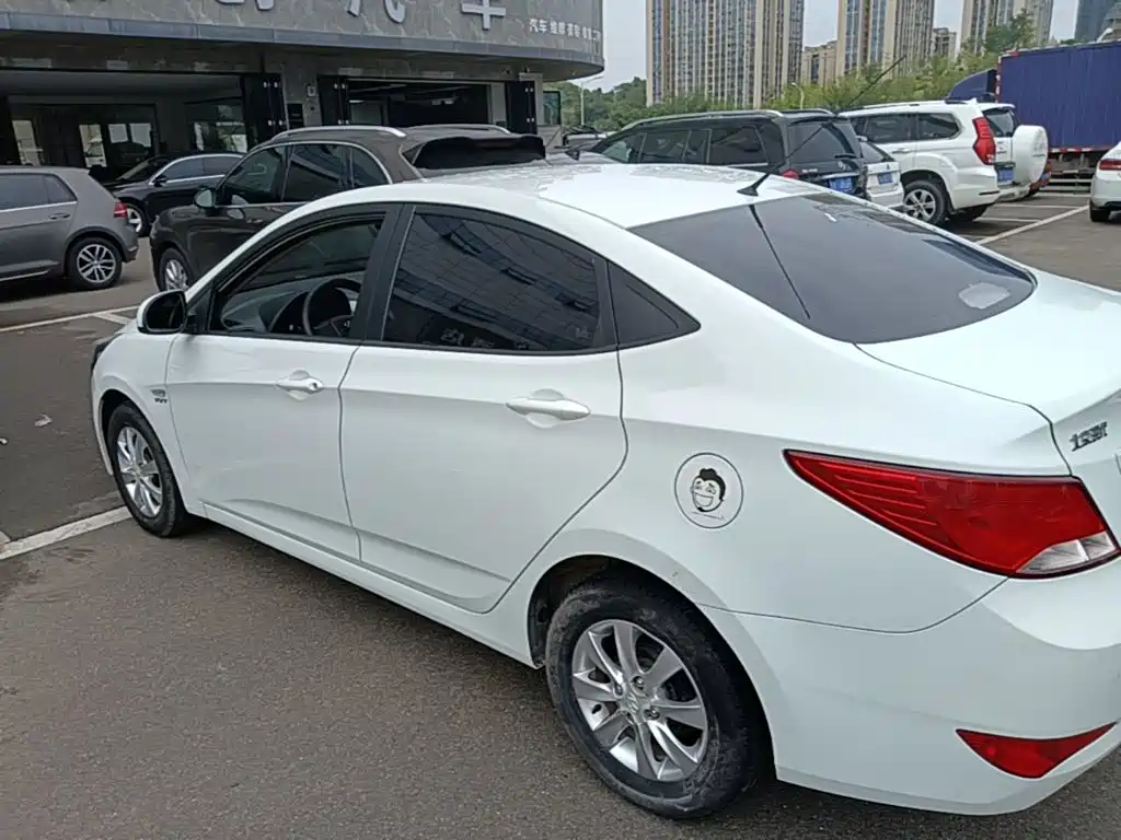 Hyundai Verna 2015 — фото 5