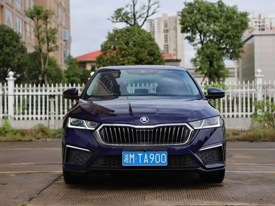 Skoda Octavia 2021 — фото 2