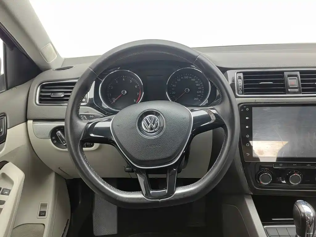 Volkswagen Sagitar 2016 — фото 11