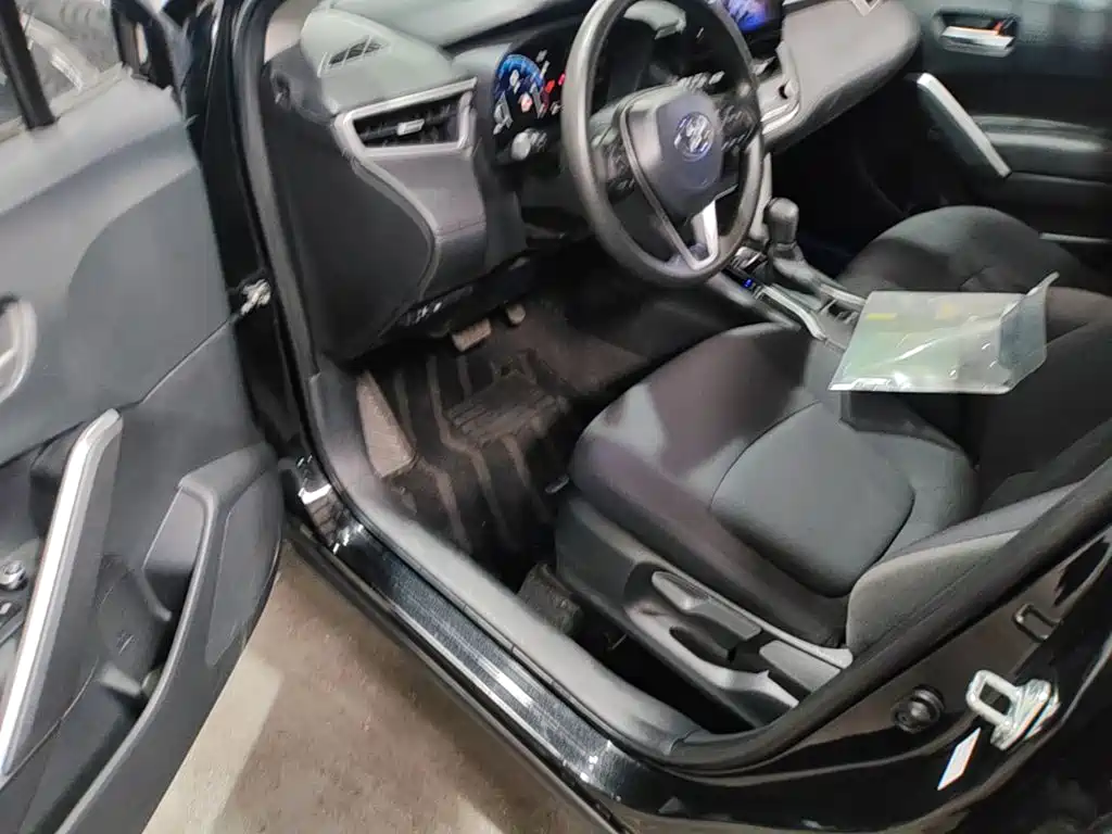 Toyota Corolla Cross 2023 — фото 12