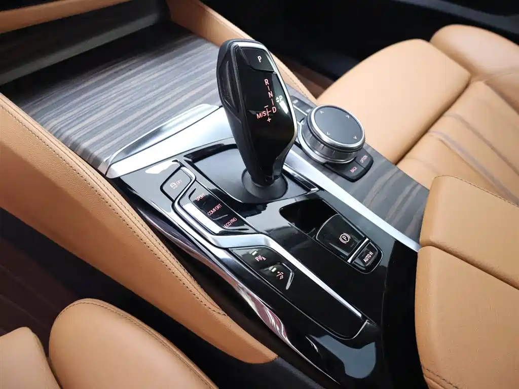 BMW 6 Series GT 2023 — фото 12