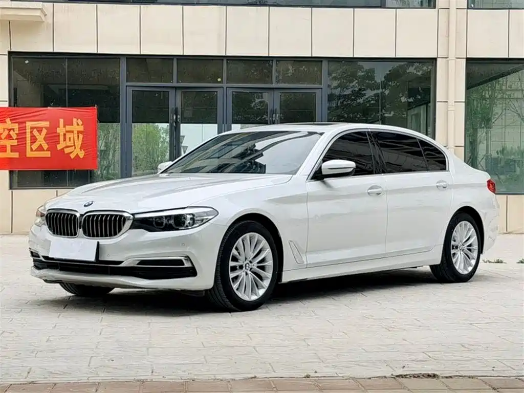 BMW 5 Series 2019 — фото 1
