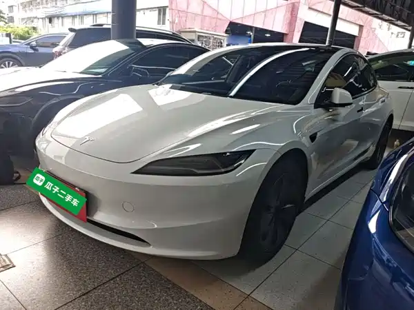 Tesla Model 3 2024