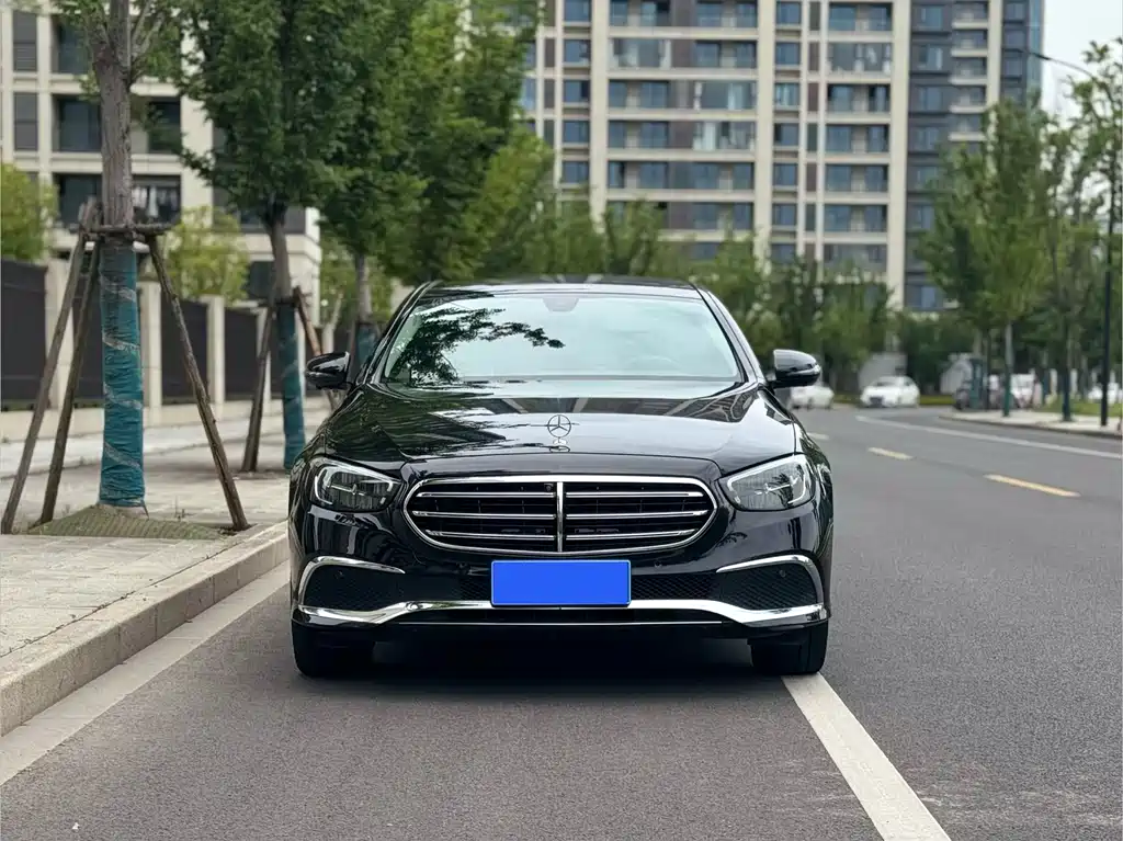 Mercedes-Benz E-Class 2023 — фото 2