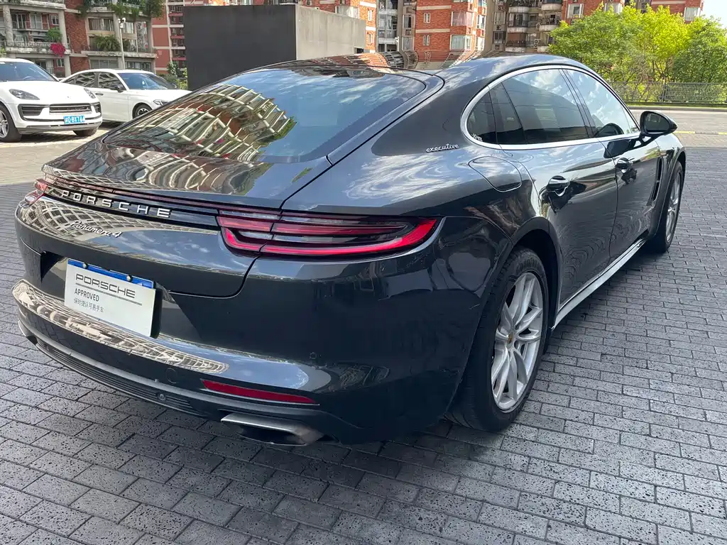 Porsche Panamera 2018 — фото 12