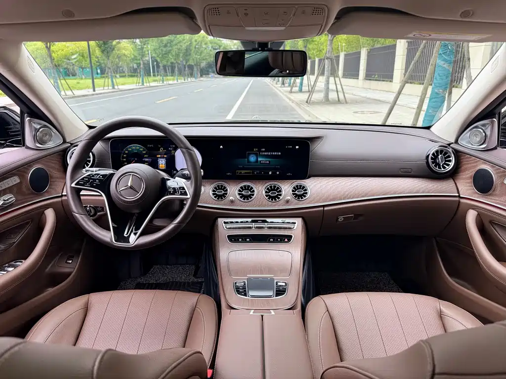 Mercedes-Benz E-Class 2023 — фото 10