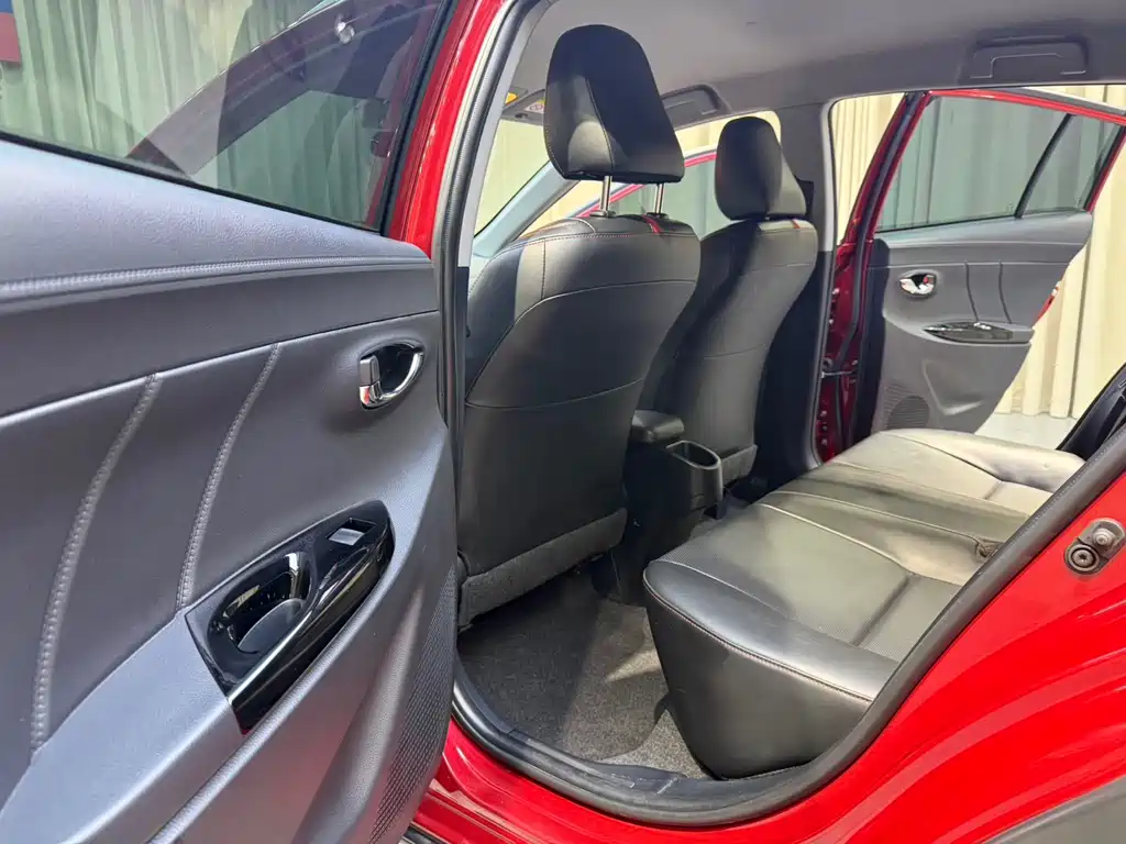 Toyota Yaris L 2022 — фото 10