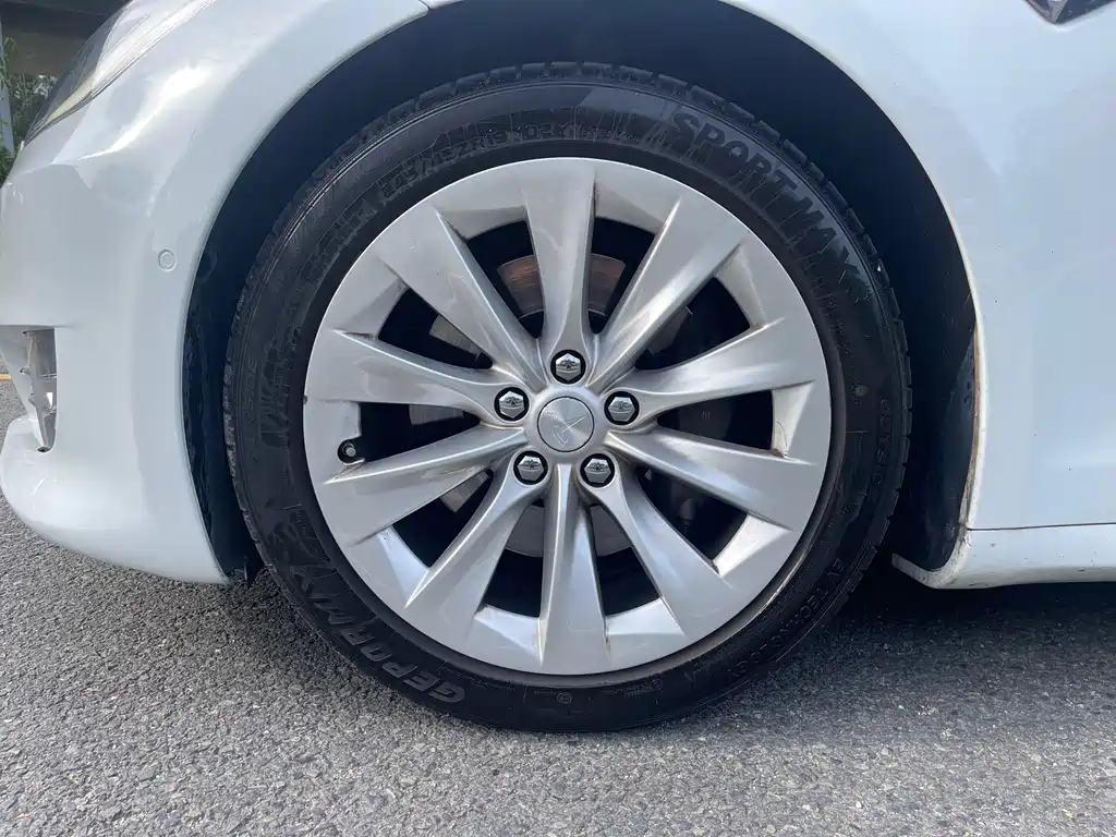 Tesla Model S 2019 — фото 10