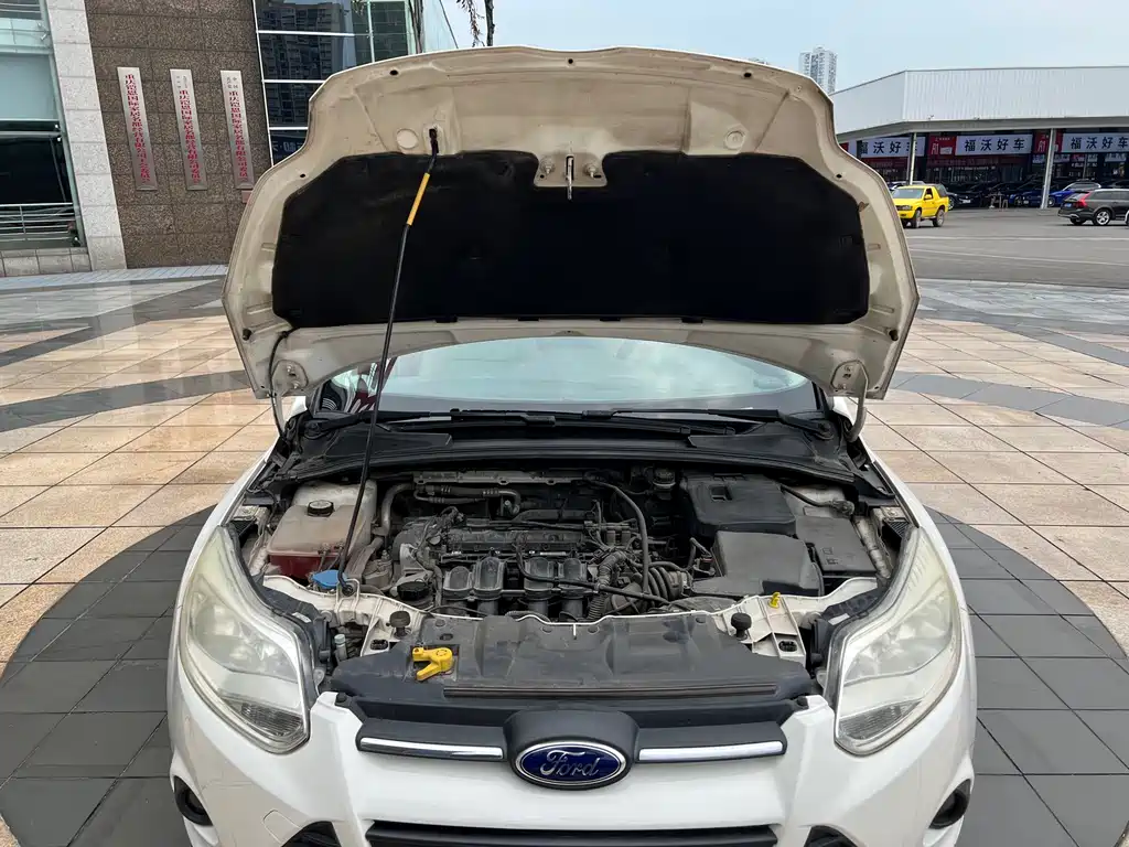 Ford Focus 2014 — фото 18