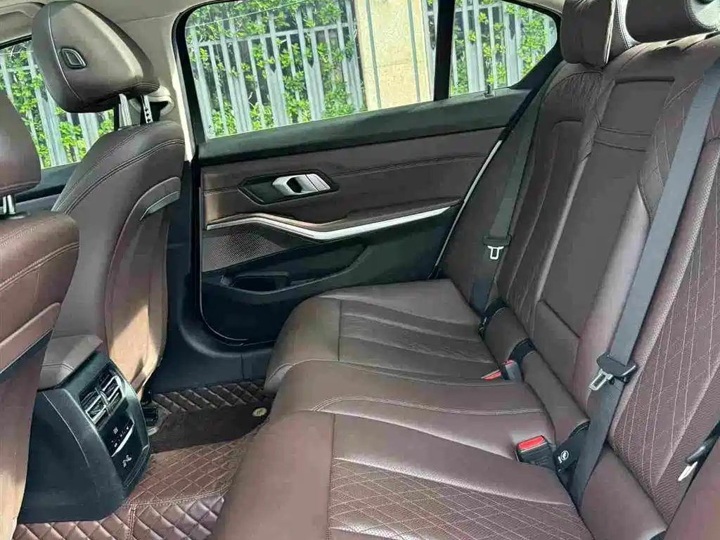 BMW 3 Series 2023 — фото 10