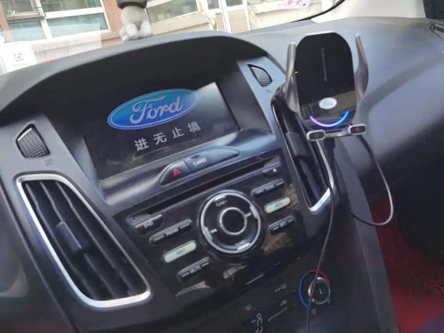 Ford Focus 2018 — фото 13