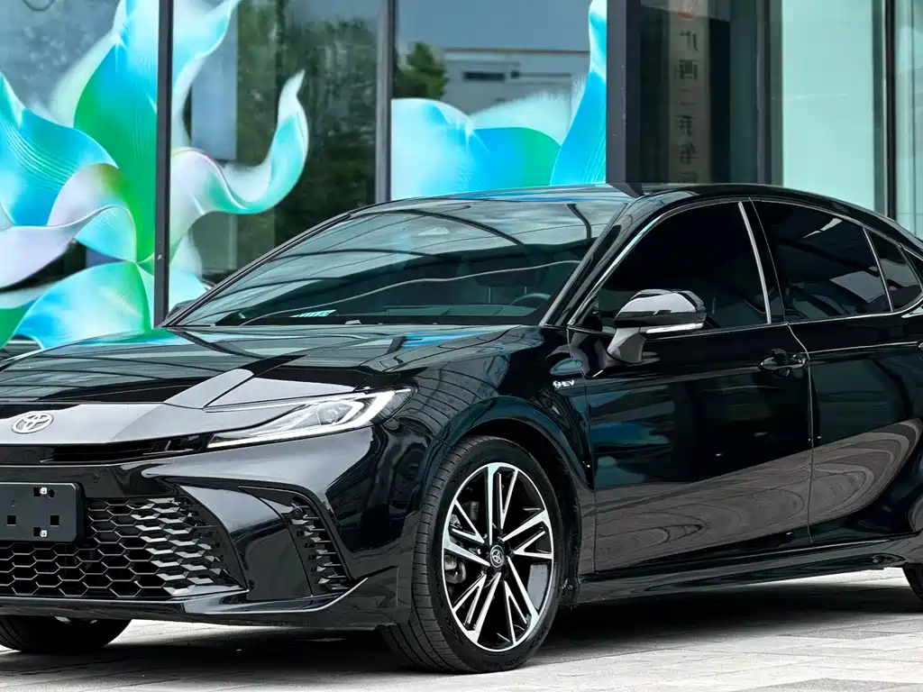 Toyota Camry 2024 — фото 3