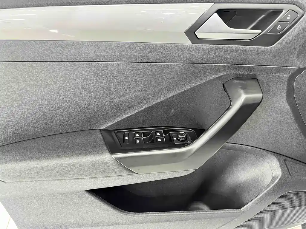 Volkswagen T-Roc 2022 — фото 8