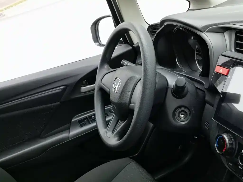 Honda Fit 2017 — фото 22