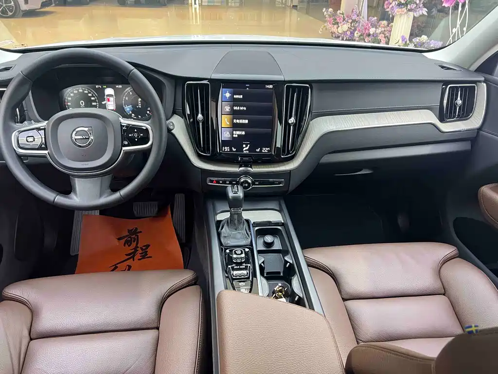 Volvo XC60 2020 — фото 10