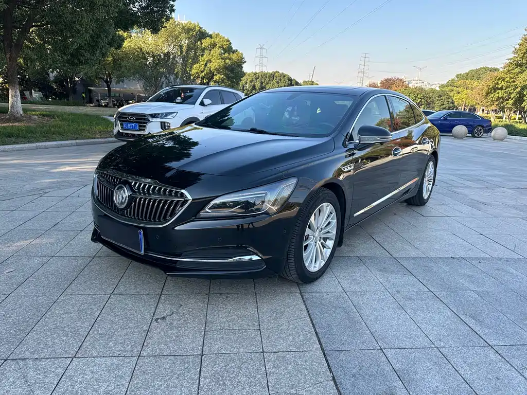 Buick LaCrosse 2018 — фото 1