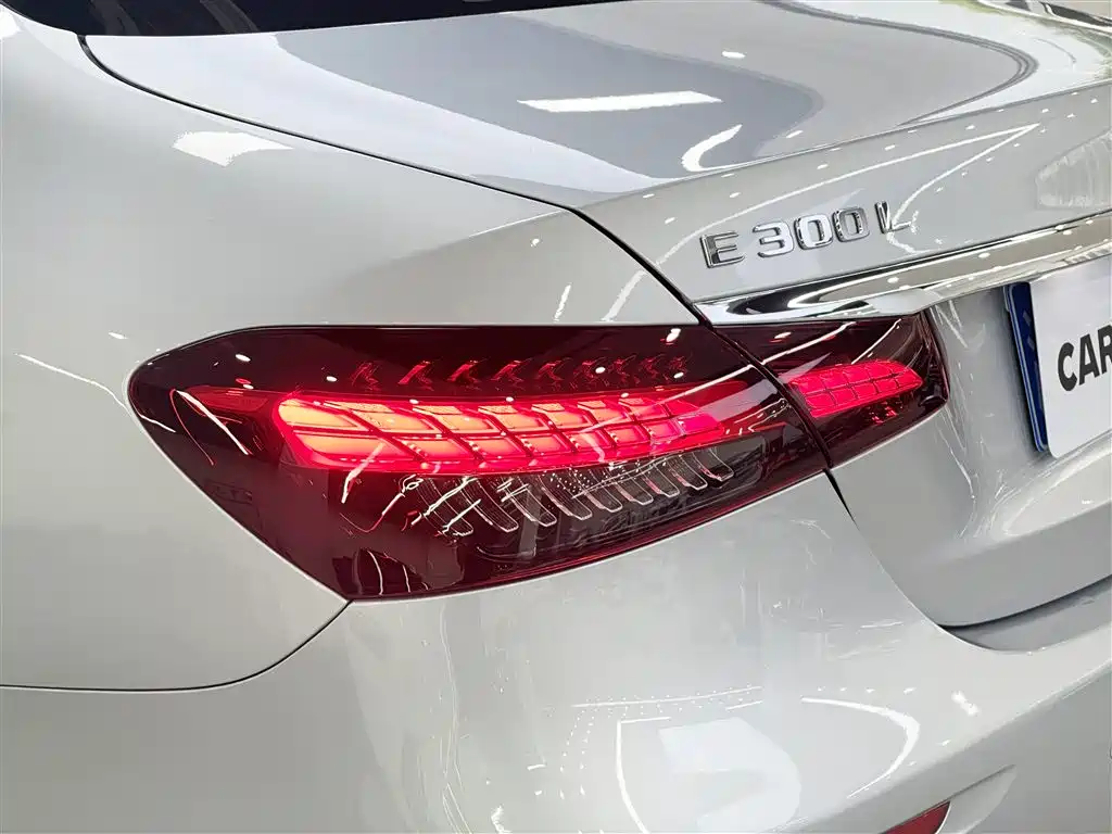 Mercedes-Benz E-Class 2024 — фото 12