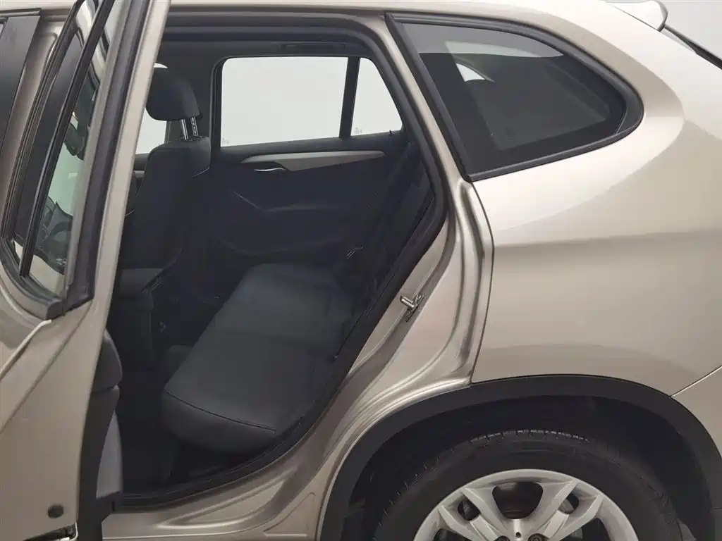 BMW X1 2012 — фото 15