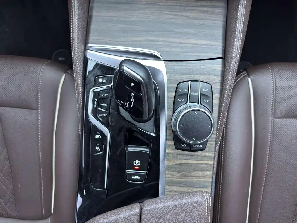 BMW 5 Series New Energy 2020 — фото 14